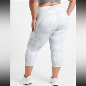 Athleta Ultimate Stash pocket capri